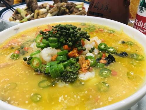 山东卖面哥吃瓜,面馆里的“网红”日常