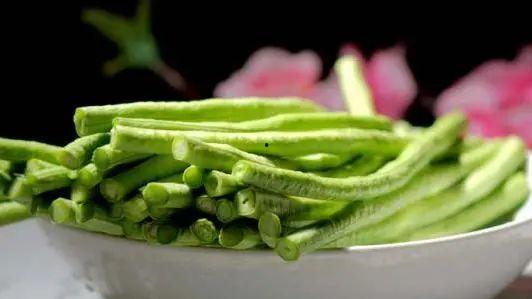 梦见吃瓜和豆角,瓜果飘香，豆角盈盘的奇幻之旅